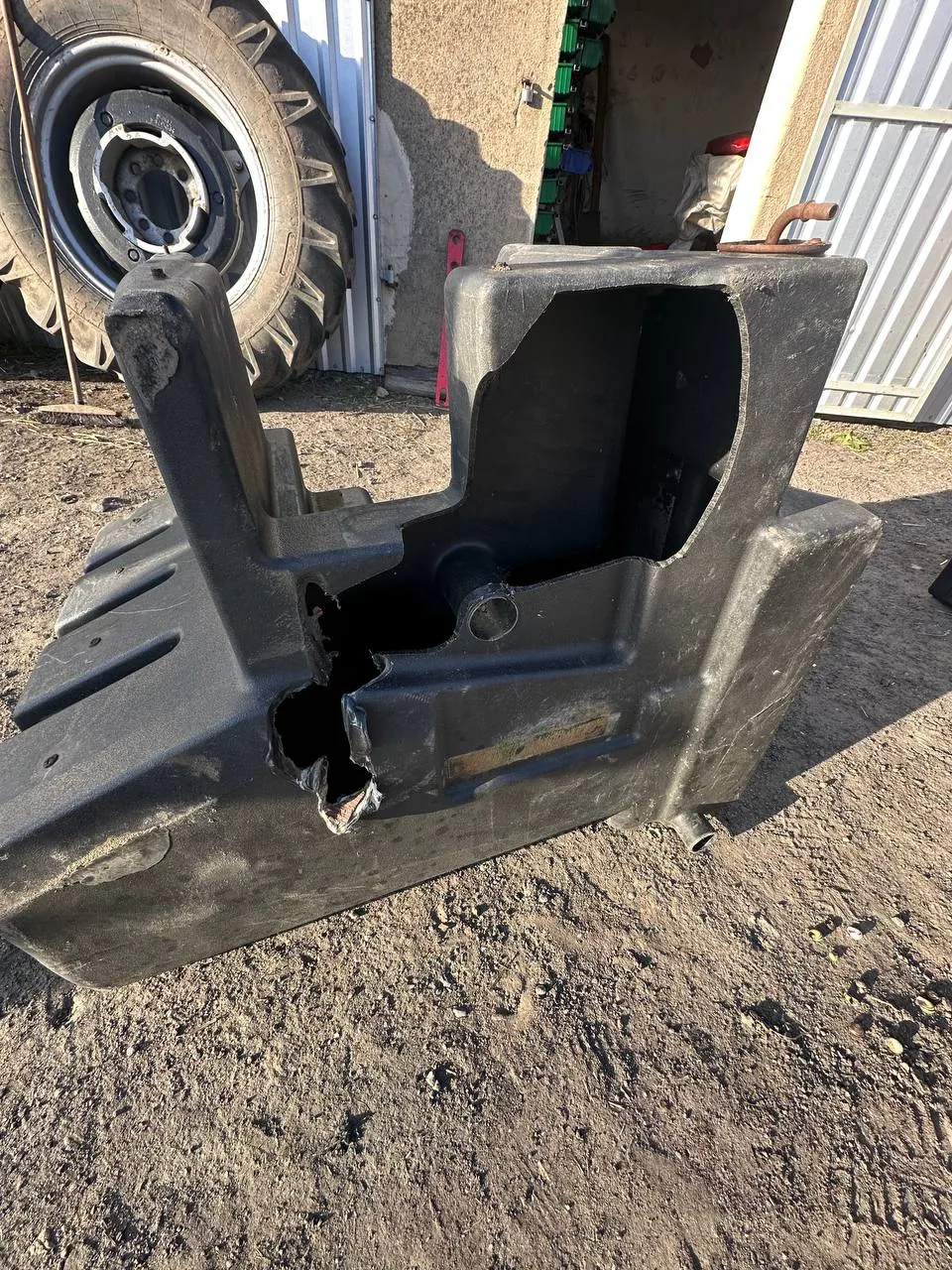 Zdjęcie 9 z naprawy — Naprawa zbiornika paliwa Fendt 900 Vario — Kleparz