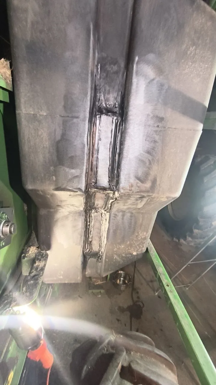 Zdjęcie 15 z naprawy — Naprawa zbiornika paliwa John Deere 1450 — Knyszyn