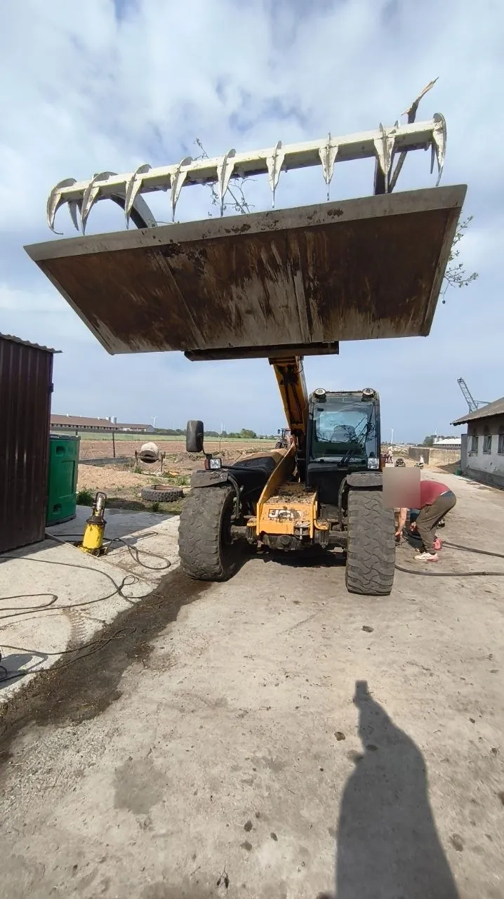 Zdjęcie 12 z naprawy — Naprawa zbiornika paliwa JCB — Młudzyn