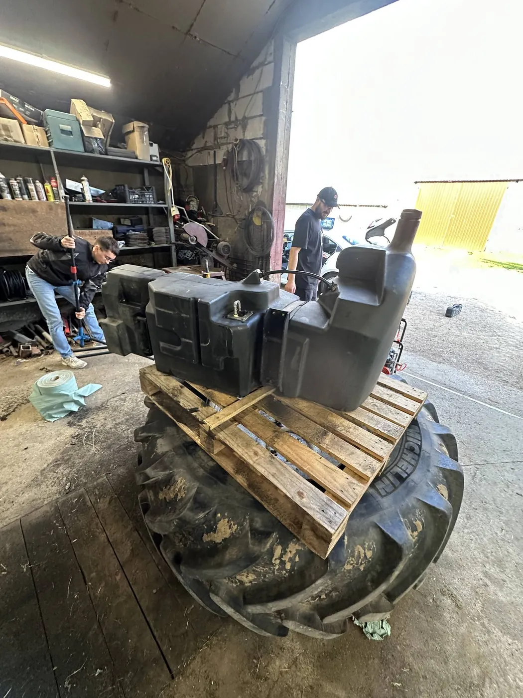 Zdjęcie 10 z naprawy — Naprawa zbiornika paliwa New Holland T6030 — Hamulka