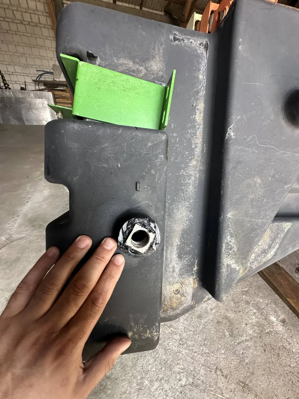 Zdjęcie 3 z naprawy — Naprawa zbiornika paliwa John Deere 9640 — Ziomaki