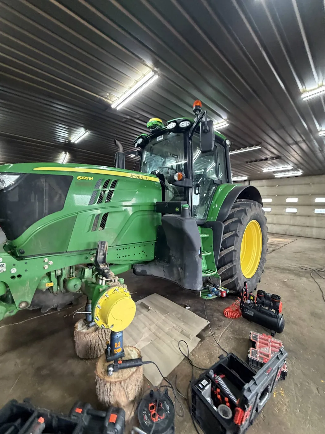 Zdjęcie 8 z naprawy — Naprawa zbiornika paliwa John Deere 6195M — Zajdy