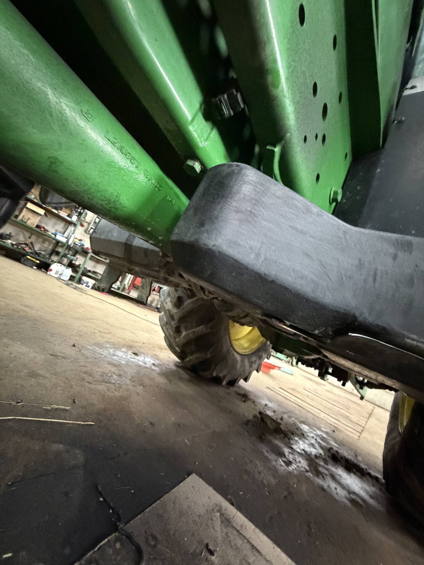 Zdjęcie 22 z naprawy — Naprawa zbiornika paliwa John Deere 6195M — Zajdy