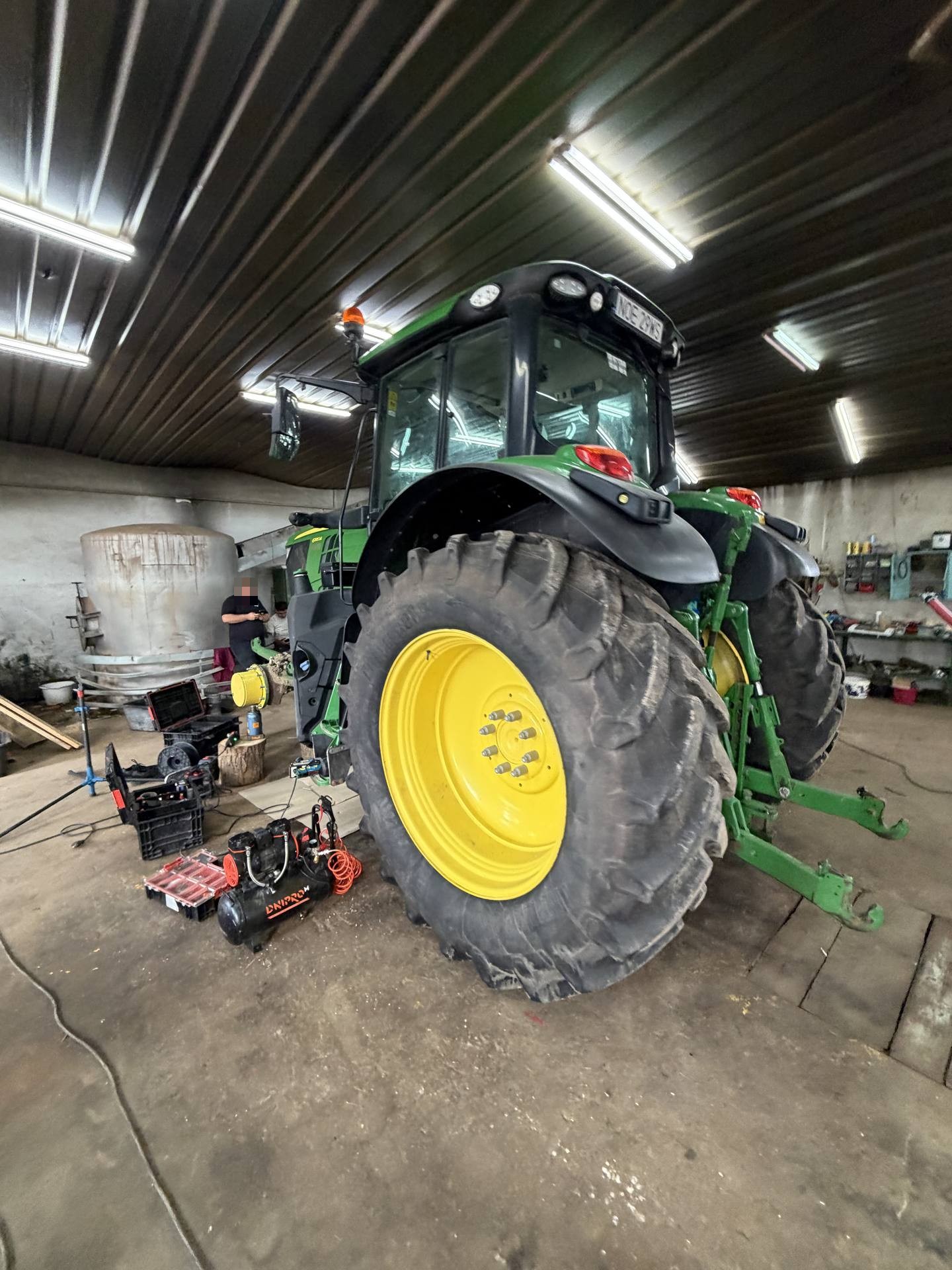 Zdjęcie 33 z naprawy — Naprawa zbiornika paliwa John Deere 6195M — Zajdy