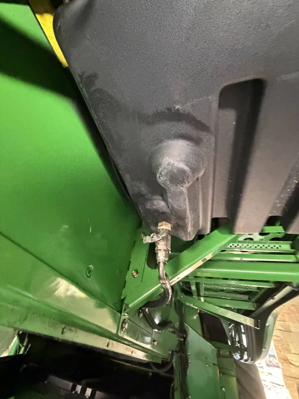 Zdjęcie 9 z naprawy — Naprawa zbiornika paliwa John Deere 9640 — Bronikowo