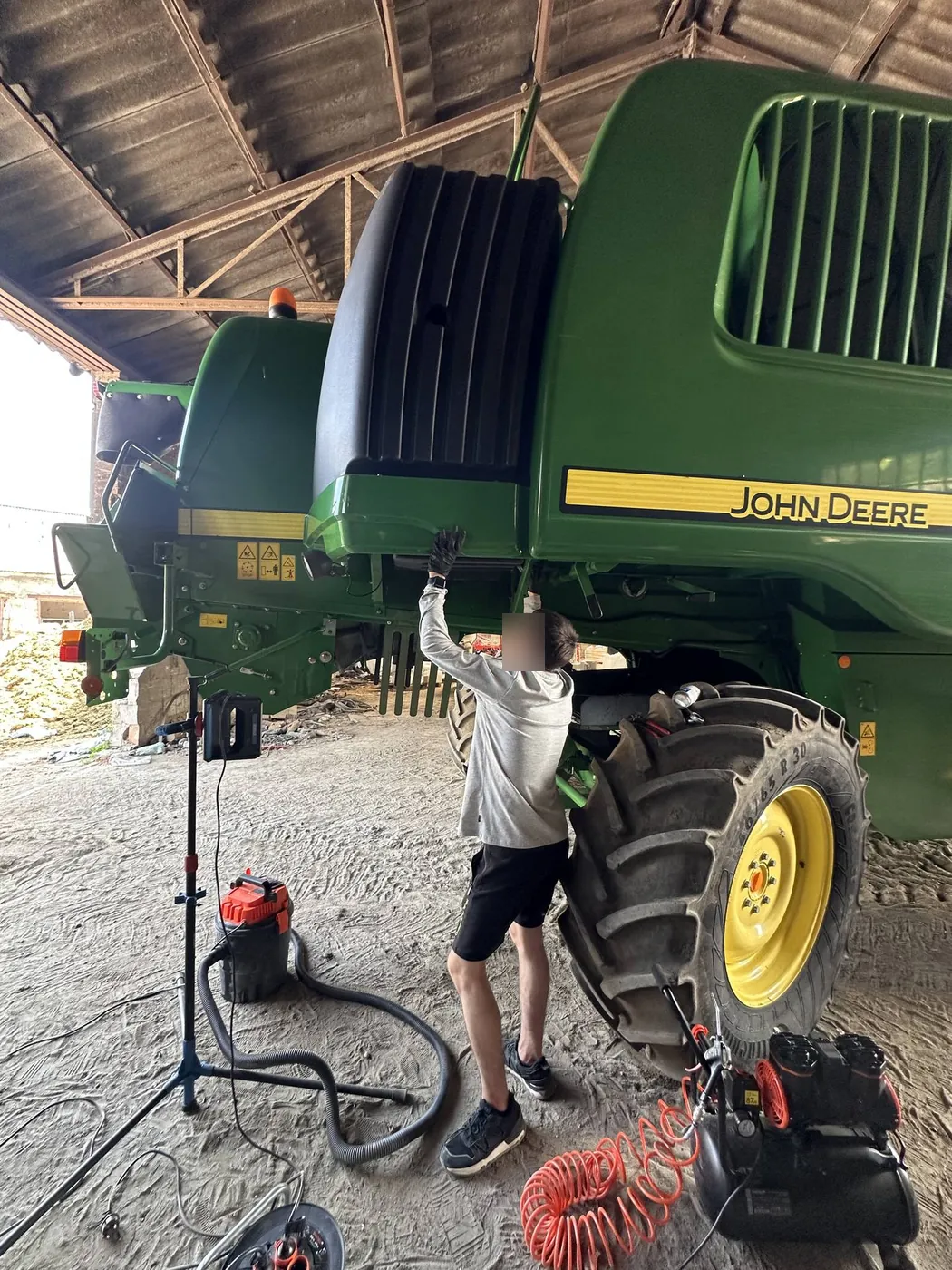 Zdjęcie 4 z naprawy — Naprawa zbiornika paliwa John Deere 9640 — Bronikowo