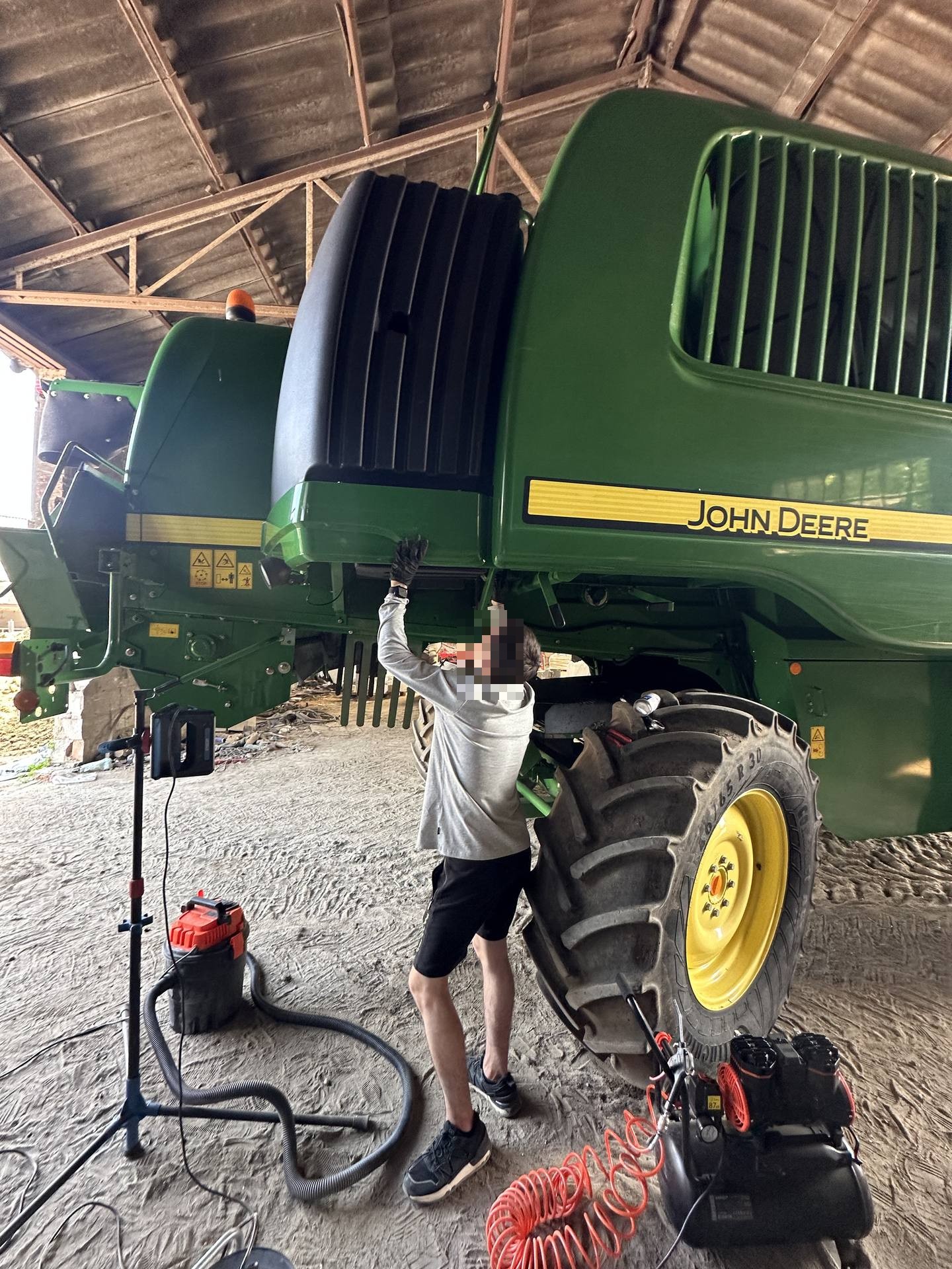 Zdjęcie 27 z naprawy — Naprawa zbiornika paliwa John Deere 9640 — Bronikowo