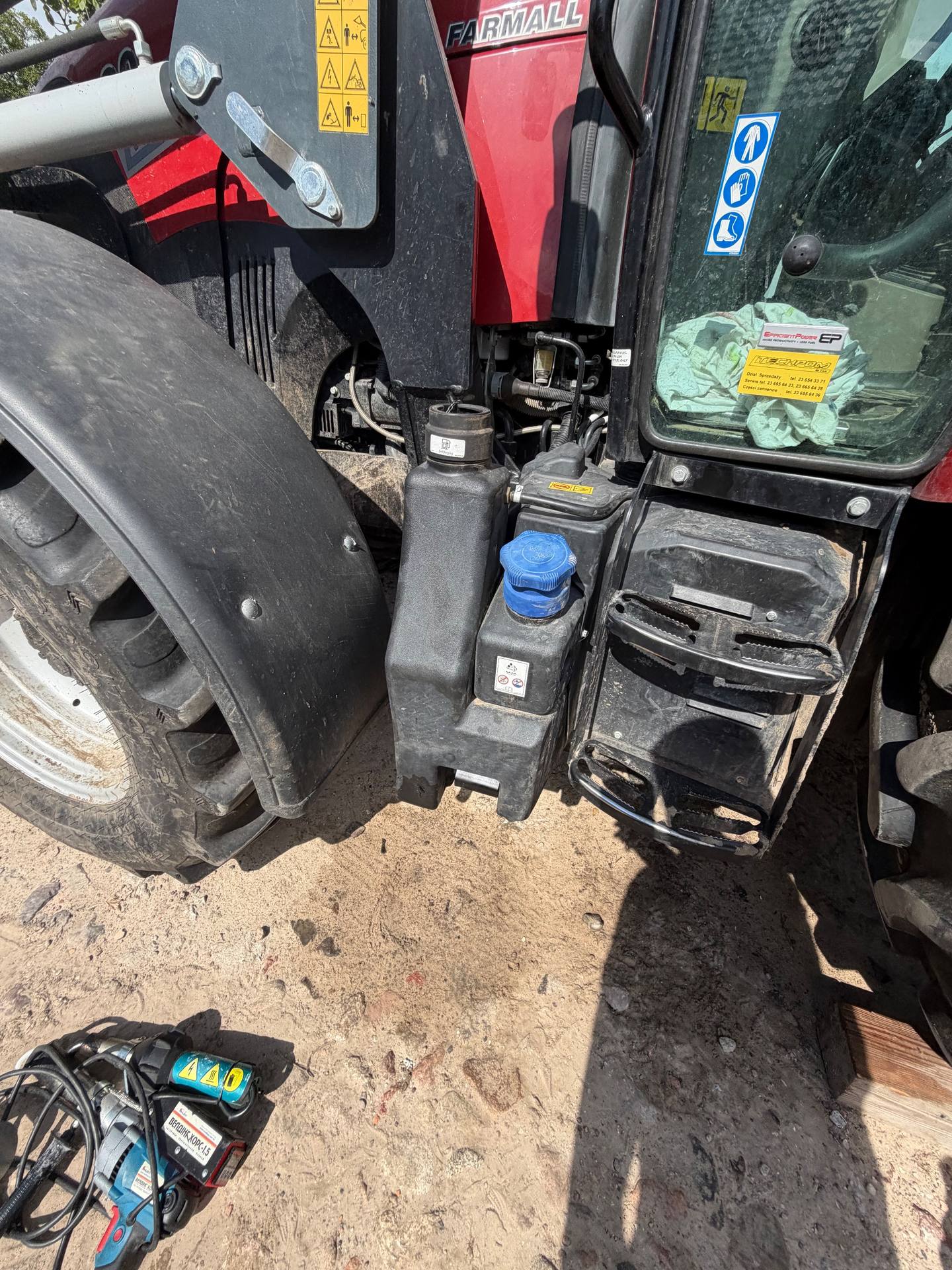 Zdjęcie 23 z naprawy — Naprawa zbiornika paliwa Farmer 8244C — Kaki Mroczki