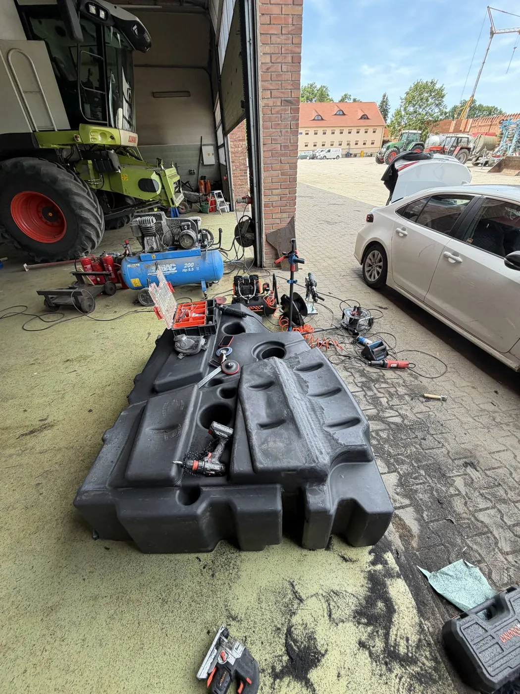 Zdjęcie 12 z naprawy — Naprawa zbiornika paliwa Claas Lexion 560 — Jamy