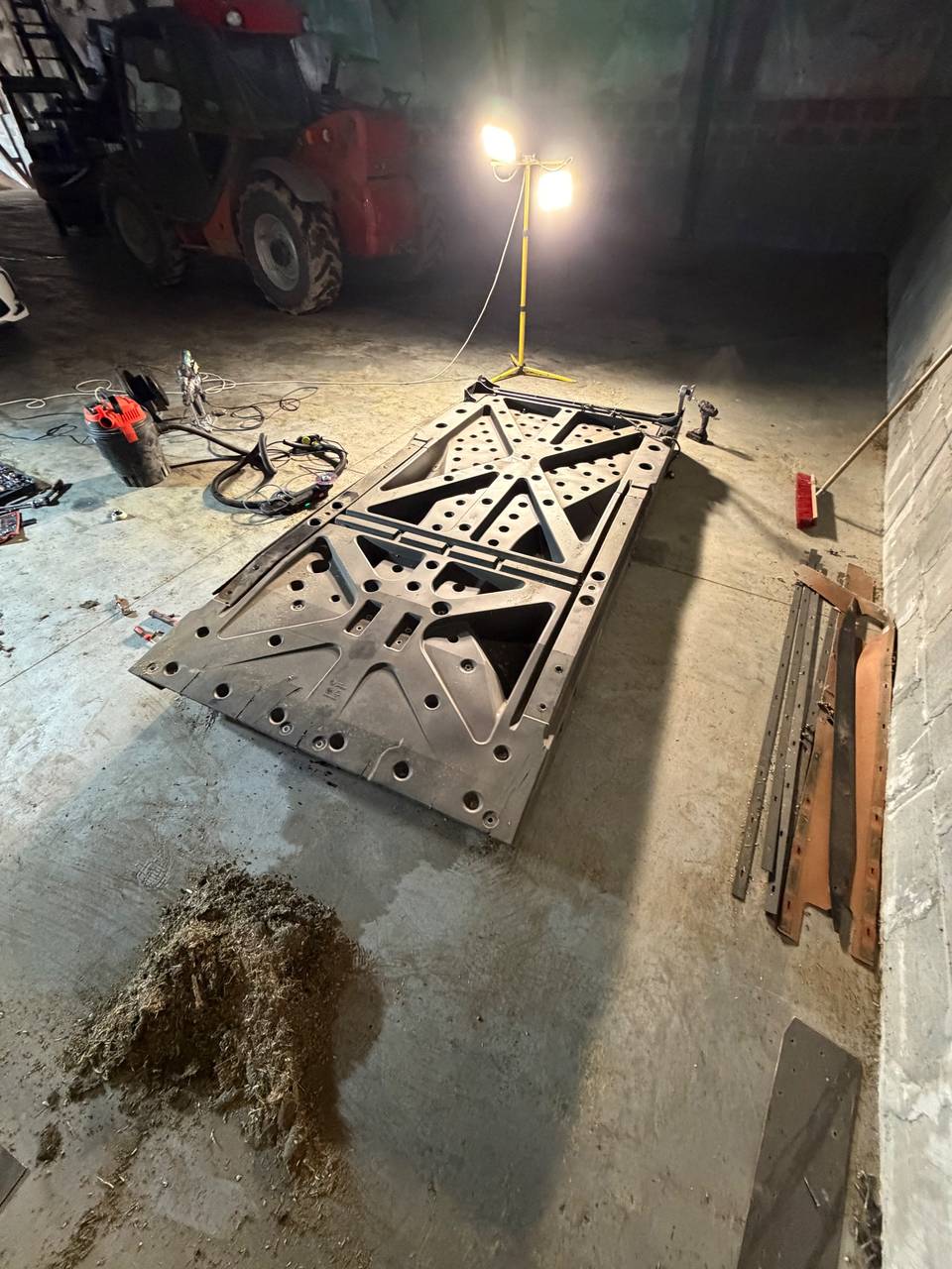 Zdjęcie 8 z naprawy — Naprawa podłogi zsypowej kombajnu Massey Ferguson Ideal 7 — Bielica
