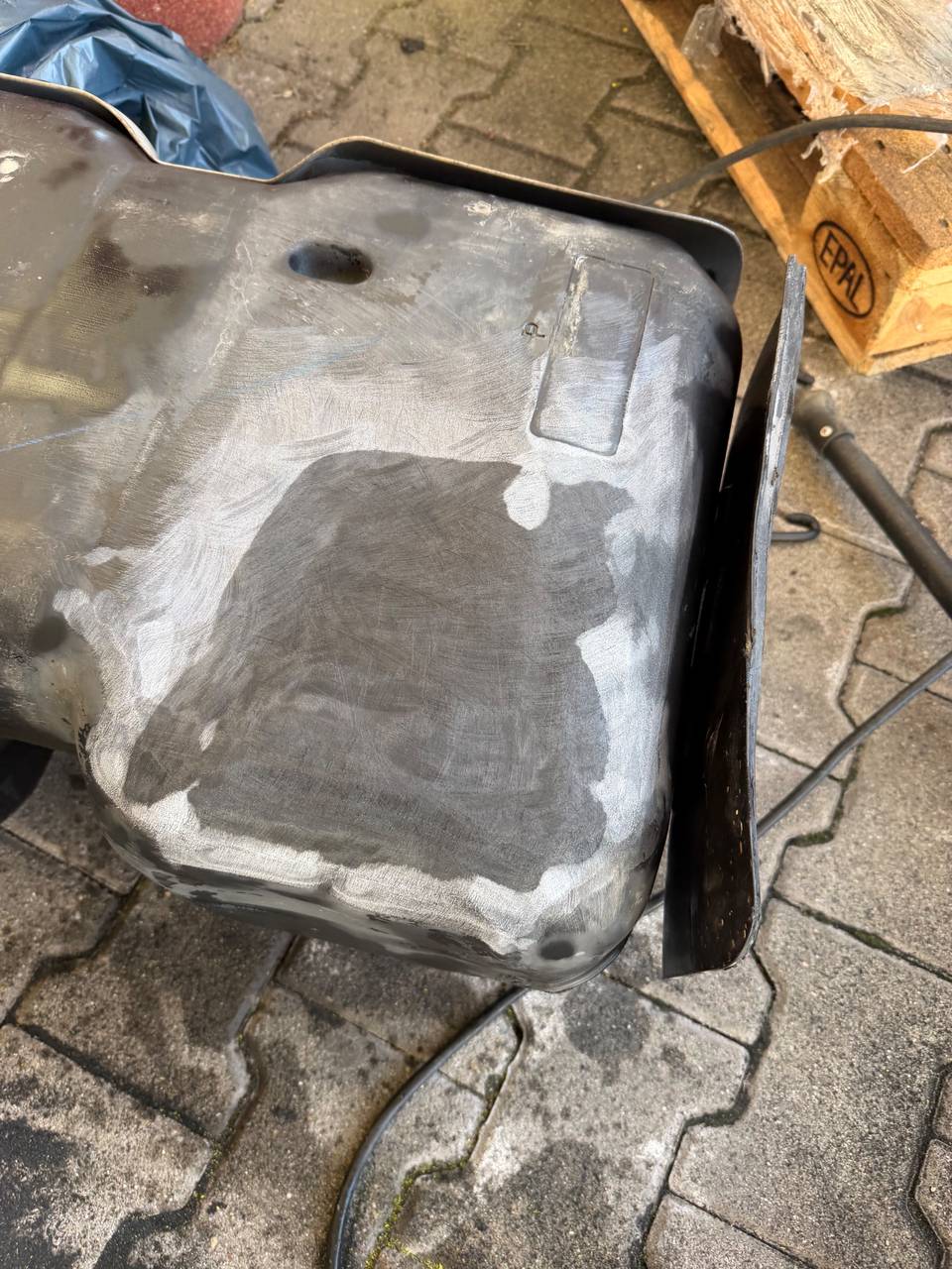 Zdjęcie 13 z naprawy — Naprawa zbiornika paliwa Cadillac Escalade — Krośnice