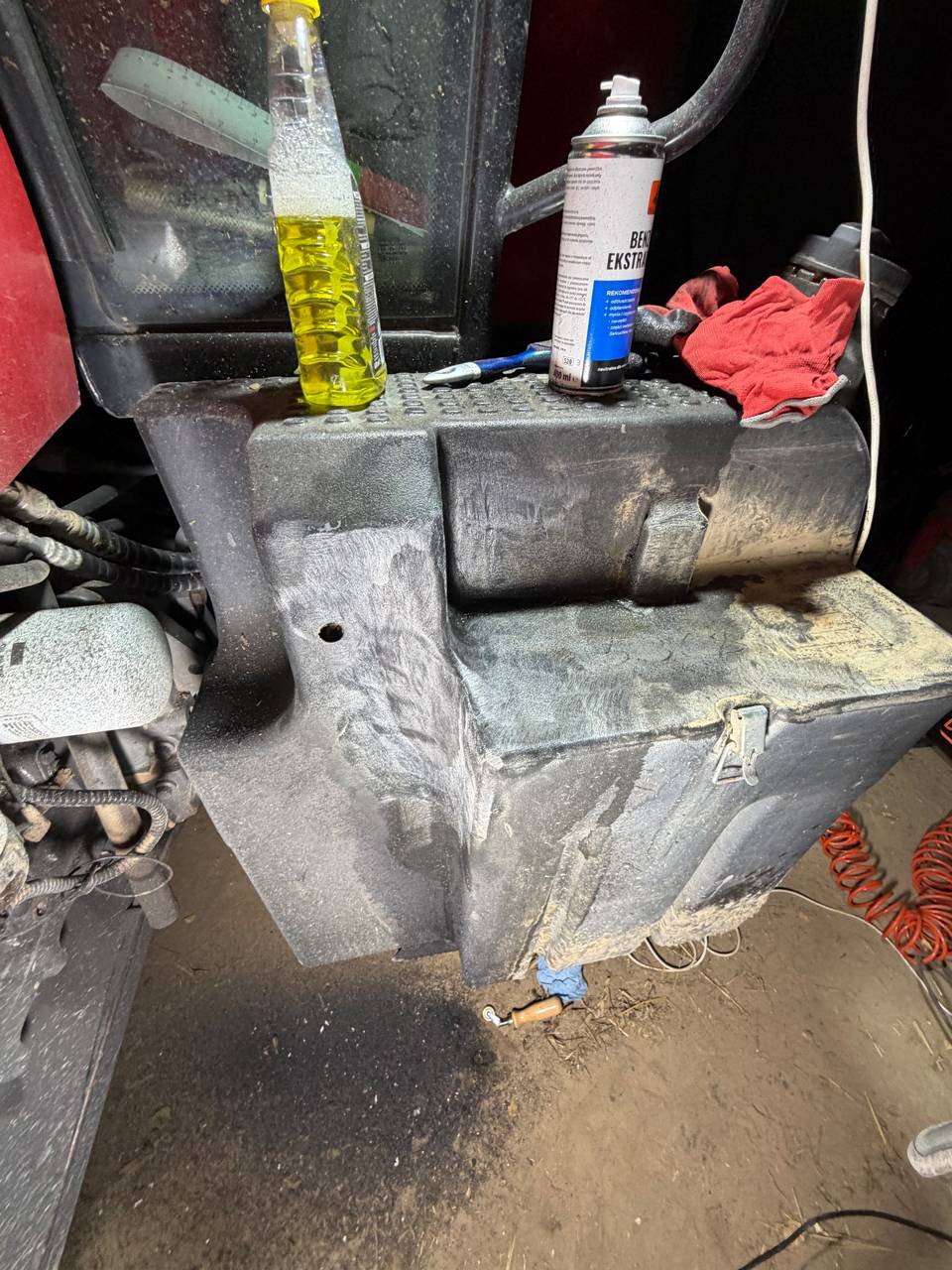 Zdjęcie 8 z naprawy — Naprawa zbiornika paliwa Massey Ferguson 6485 — Korzenica