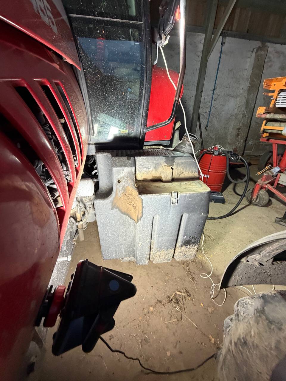 Zdjęcie 4 z naprawy — Naprawa zbiornika paliwa Massey Ferguson 6485 — Korzenica