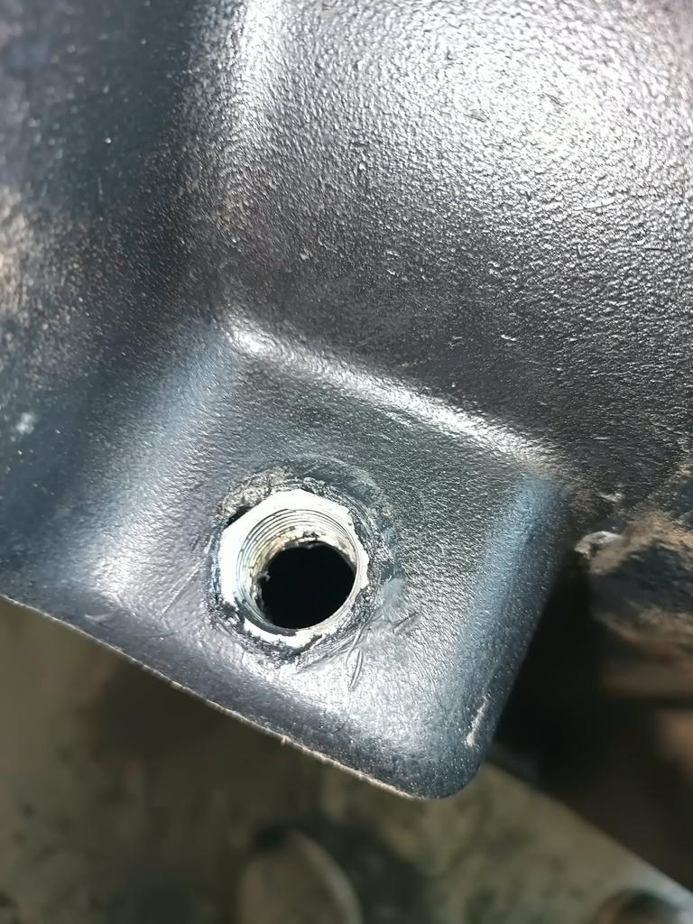 Zdjęcie 2 z naprawy — Naprawa zbiornika paliwa Massey Ferguson — Wiązówka
