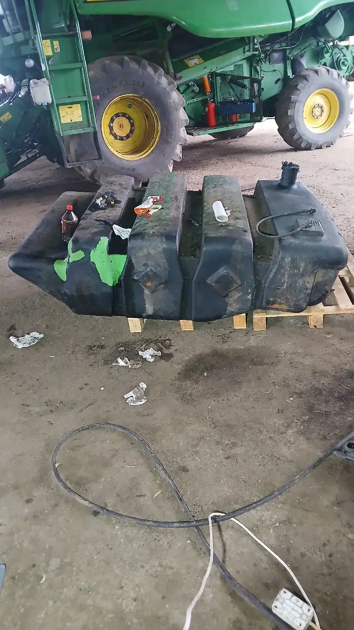 Zdjęcie 2 z naprawy — Naprawa zbiornika paliwa John Deere — lipiec 2025