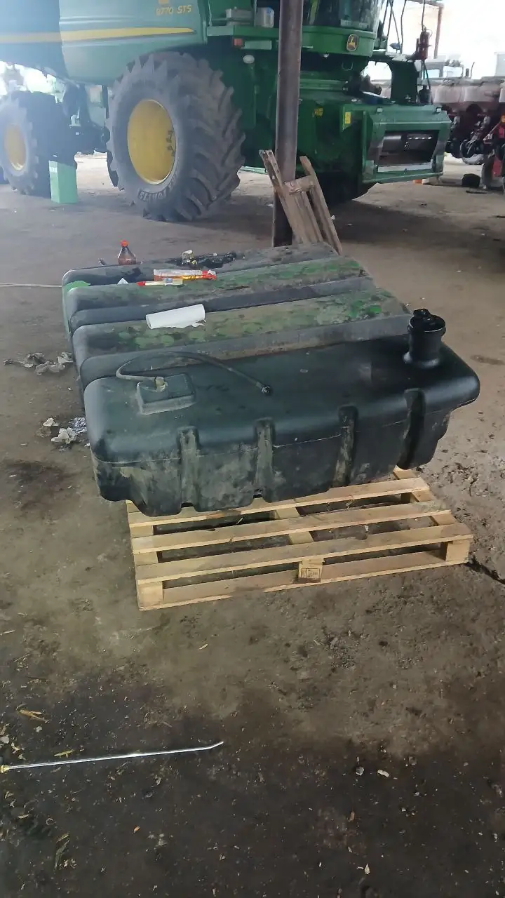 Zdjęcie 1 z naprawy — Naprawa zbiornika paliwa John Deere — lipiec 2025
