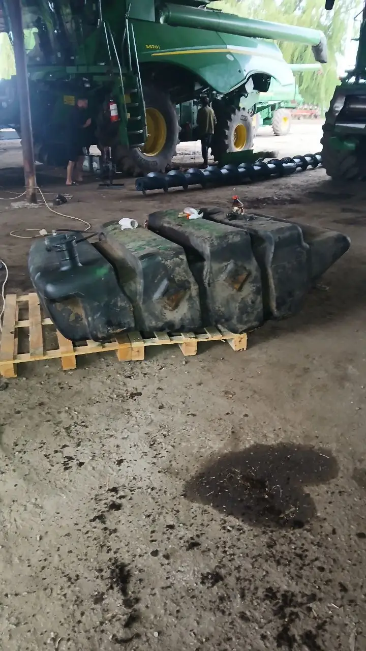 Zdjęcie 6 z naprawy — Naprawa zbiornika paliwa John Deere — lipiec 2025