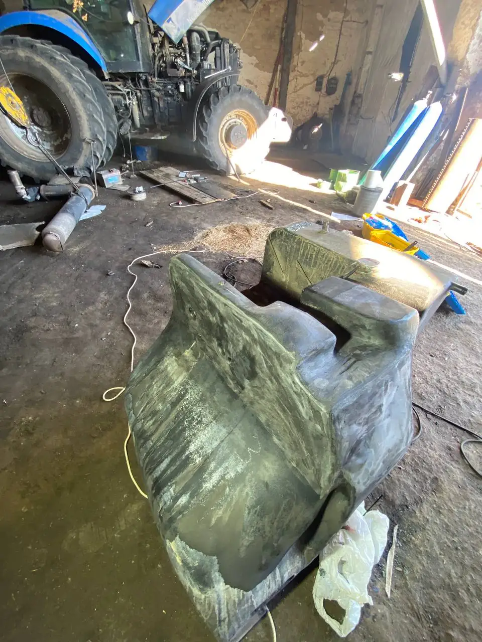 Zdjęcie 3 z naprawy — Naprawa zbiornika paliwa New Holland T8040