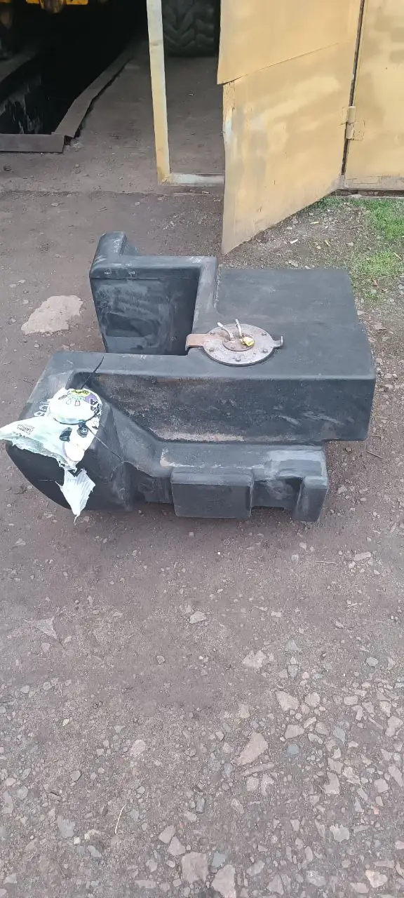 Zdjęcie 4 z naprawy — Naprawa zbiornika paliwa JCB — uszkodzenie na narożniku