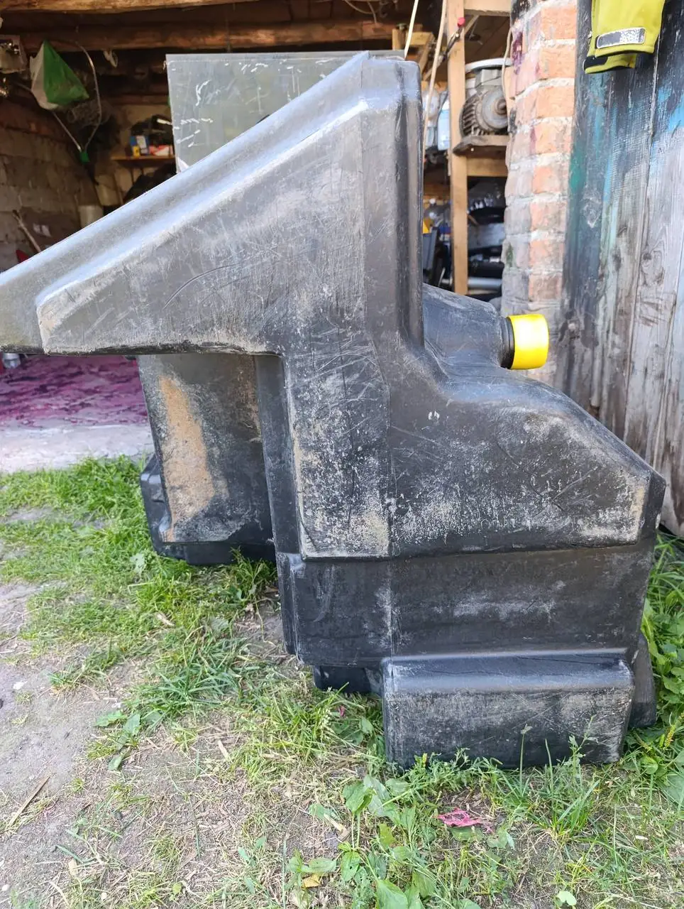 Zdjęcie 2 z naprawy — Naprawa zbiornika paliwa Fendt 936 — pęknięcie