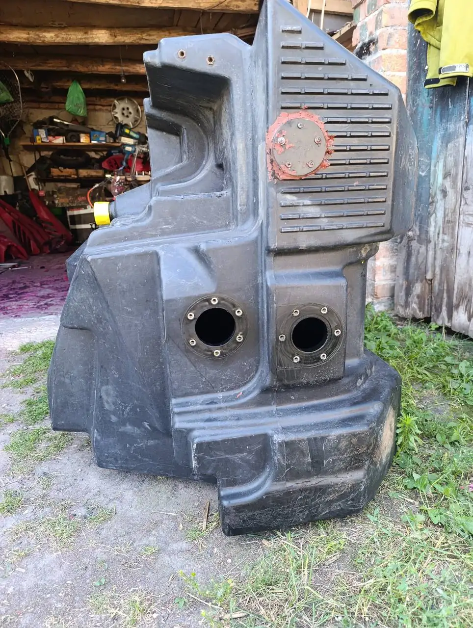 Zdjęcie 3 z naprawy — Naprawa zbiornika paliwa Fendt 936 — pęknięcie