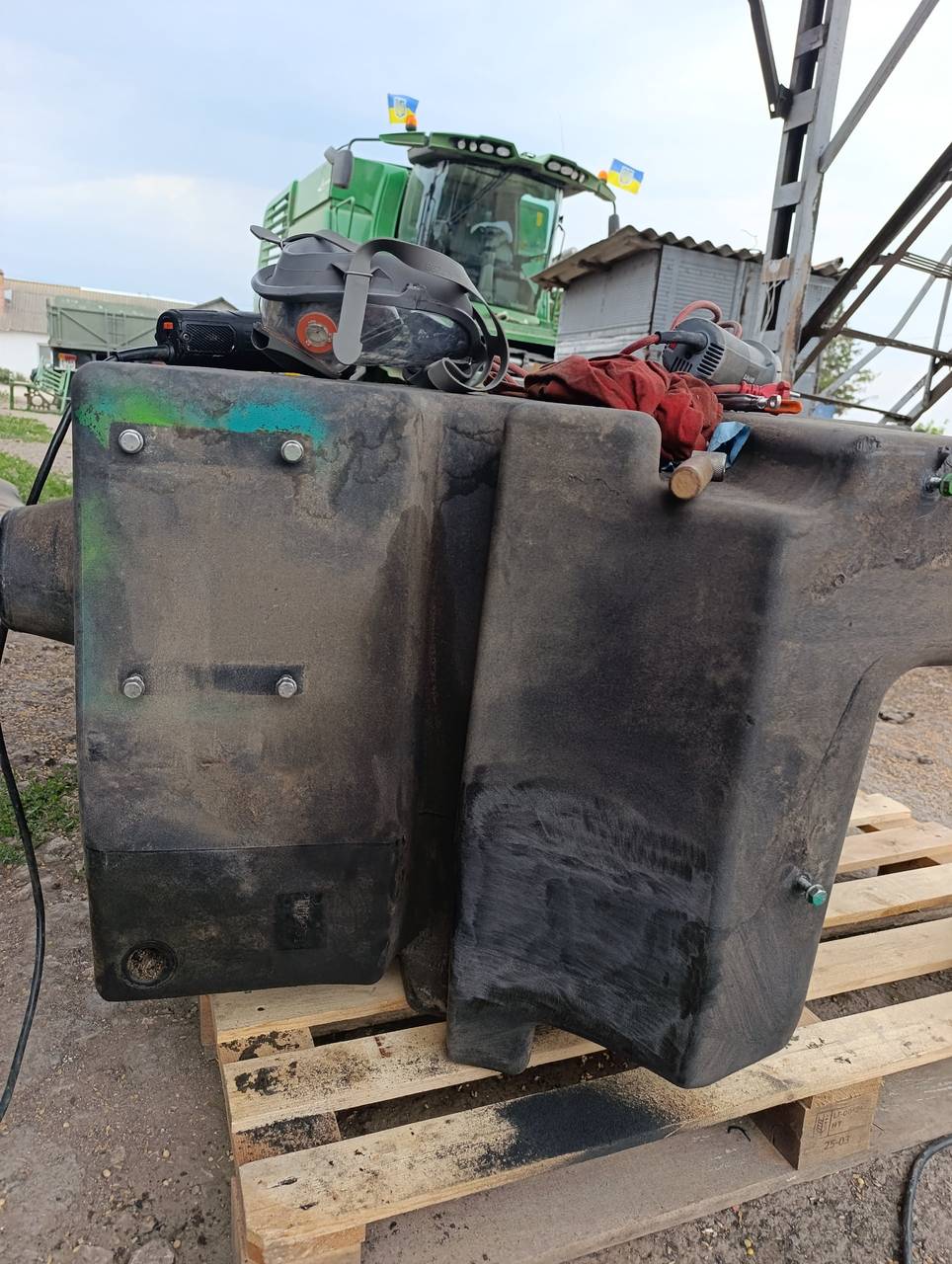 Zdjęcie 10 z naprawy — Naprawa zbiornika paliwa John Deere T660