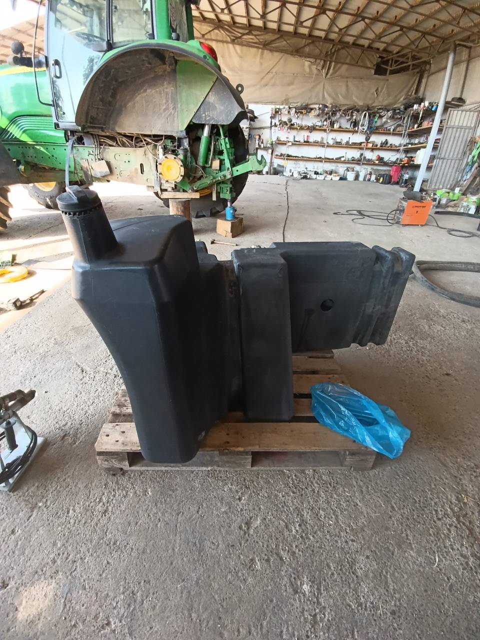Zdjęcie 10 z naprawy — Naprawa zbiornika paliwa John Deere 6930