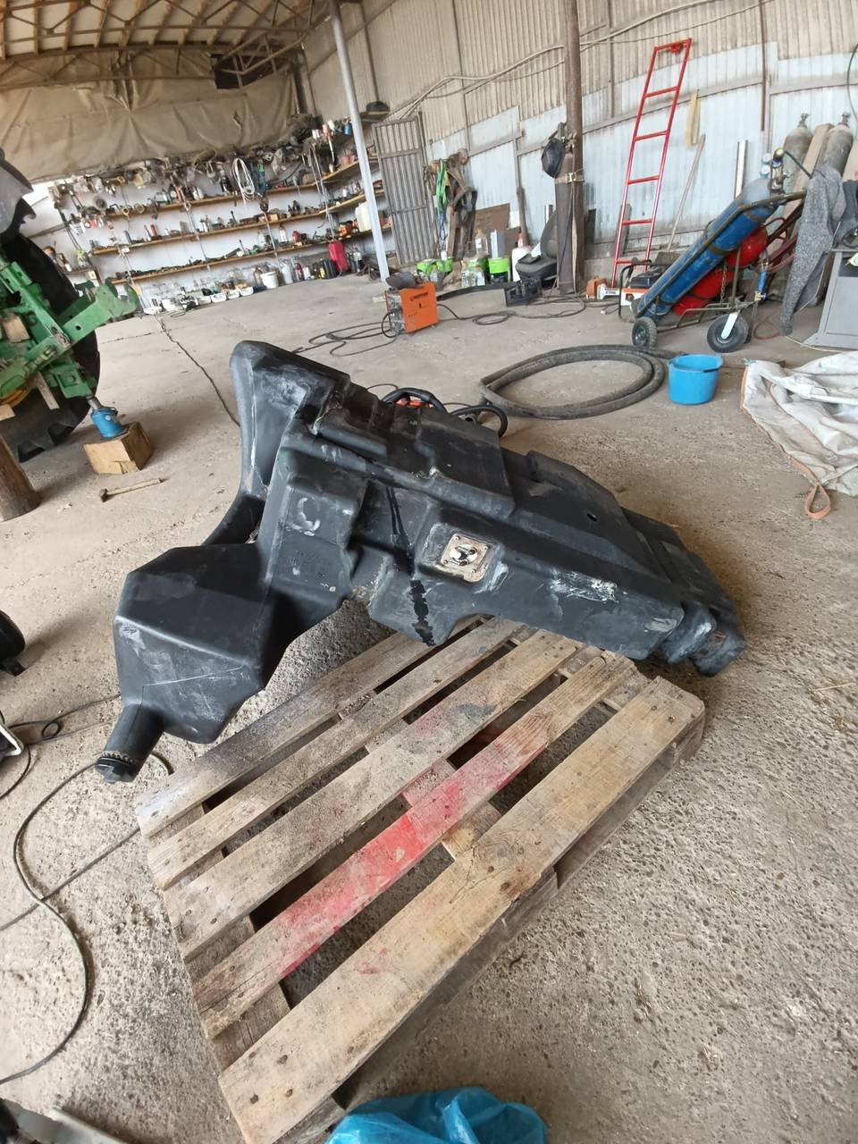 Zdjęcie 9 z naprawy — Naprawa zbiornika paliwa John Deere 6930