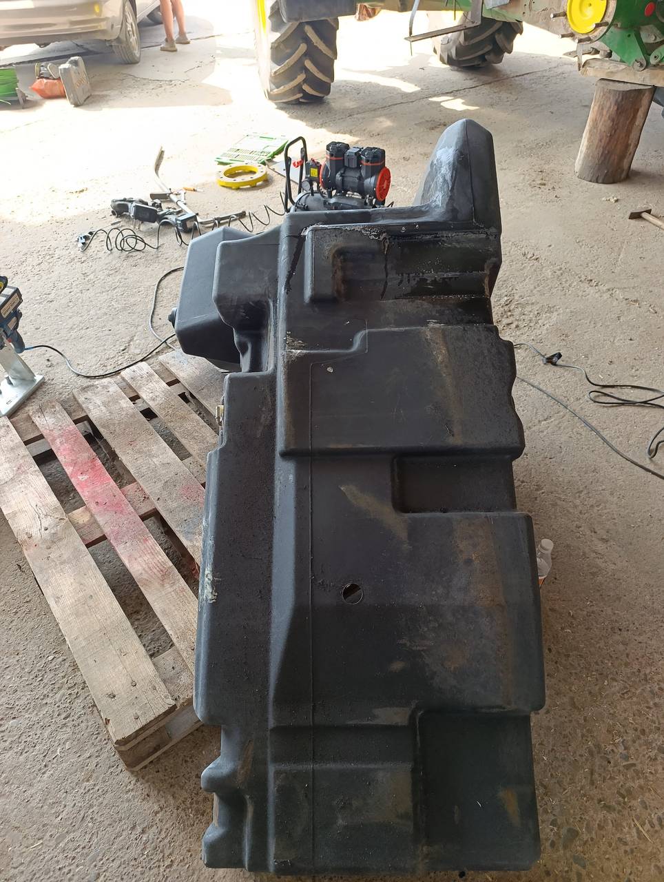 Zdjęcie 8 z naprawy — Naprawa zbiornika paliwa John Deere 6930