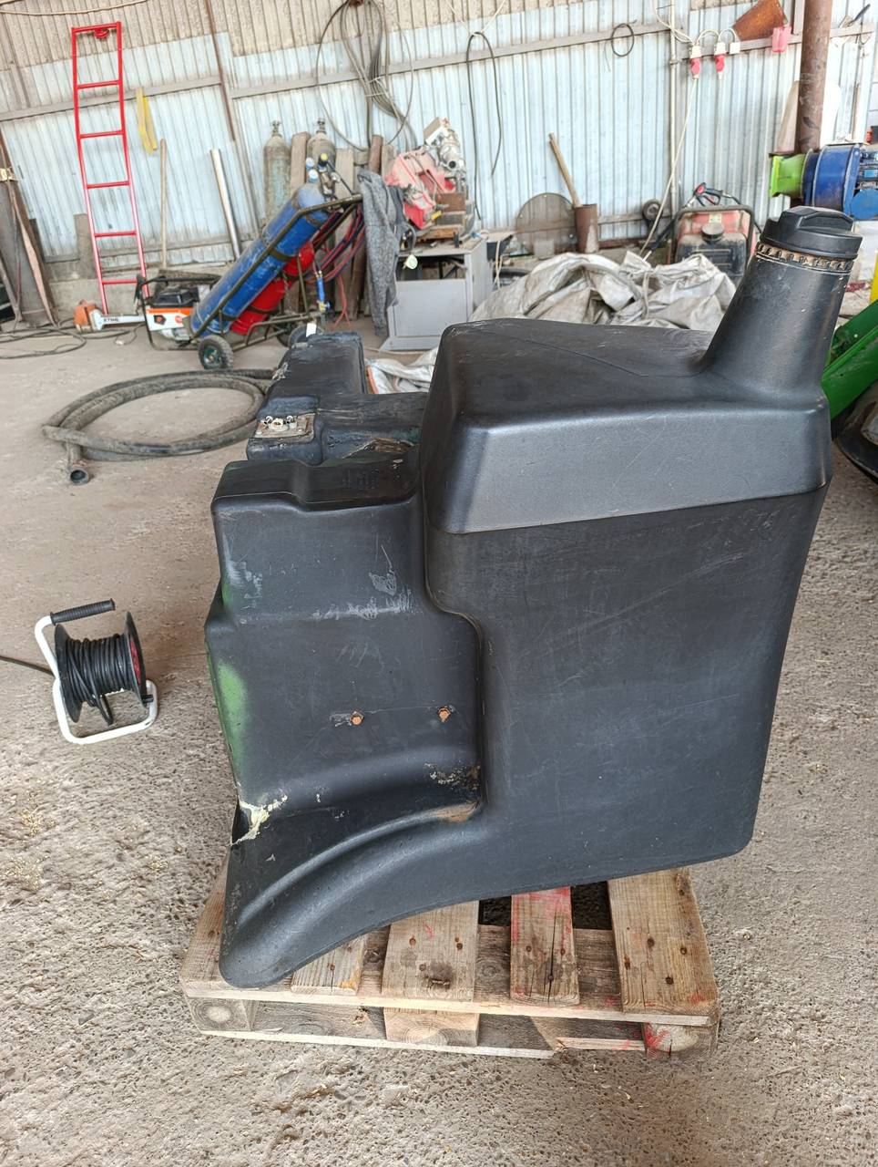 Zdjęcie 3 z naprawy — Naprawa zbiornika paliwa John Deere 6930