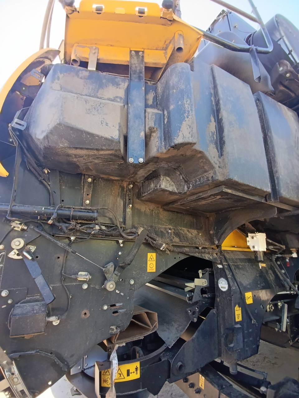 Zdjęcie 14 z naprawy — Naprawa zbiornika paliwa New Holland CR 9.80
