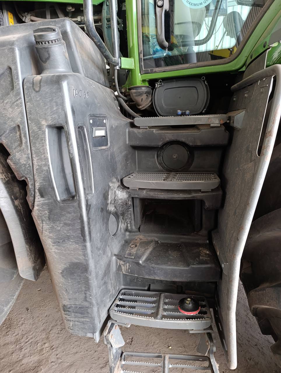 Zdjęcie 11 z naprawy — Naprawa zbiornika paliwa Fendt 4038