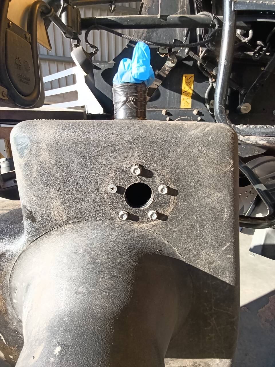 Zdjęcie 8 z naprawy — Naprawa zbiornika paliwa New Holland 9080
