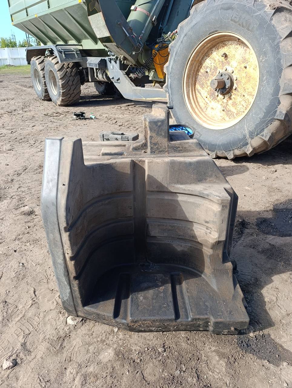 Zdjęcie 2 z naprawy — Naprawa zbiornika paliwa New Holland T8.390 — wrzesień 2026