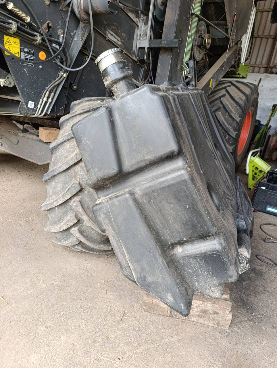 Zdjęcie 15 z naprawy — Naprawa zbiornika paliwa Claas Lexion — pęknięcie
