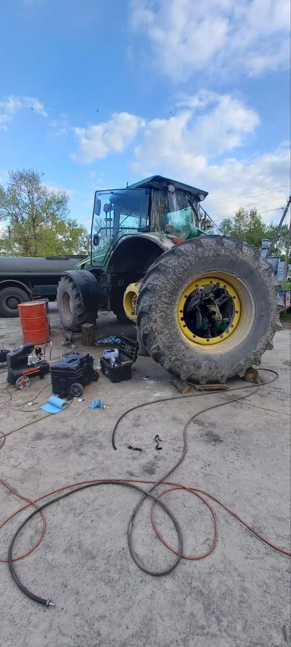 Zdjęcie 11 z naprawy — Naprawa zbiornika paliwa John Deere 8430