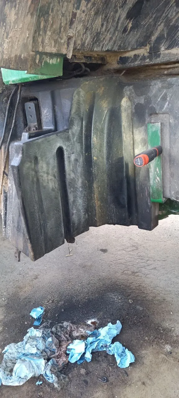 Zdjęcie 13 z naprawy — Naprawa zbiornika paliwa John Deere 8430