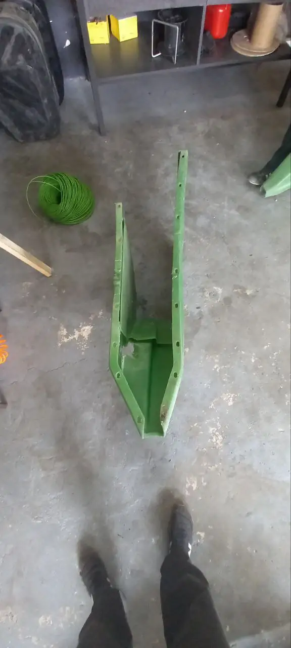 Naprawa stożka hedera John Deere