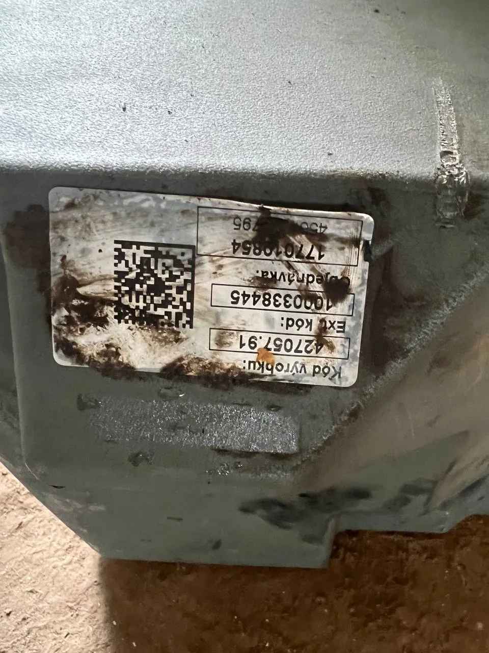 Zdjęcie 1 z naprawy — Naprawa zbiornika paliwa John Deere 8R370 — pęknięcie w typowym słabym miejscu