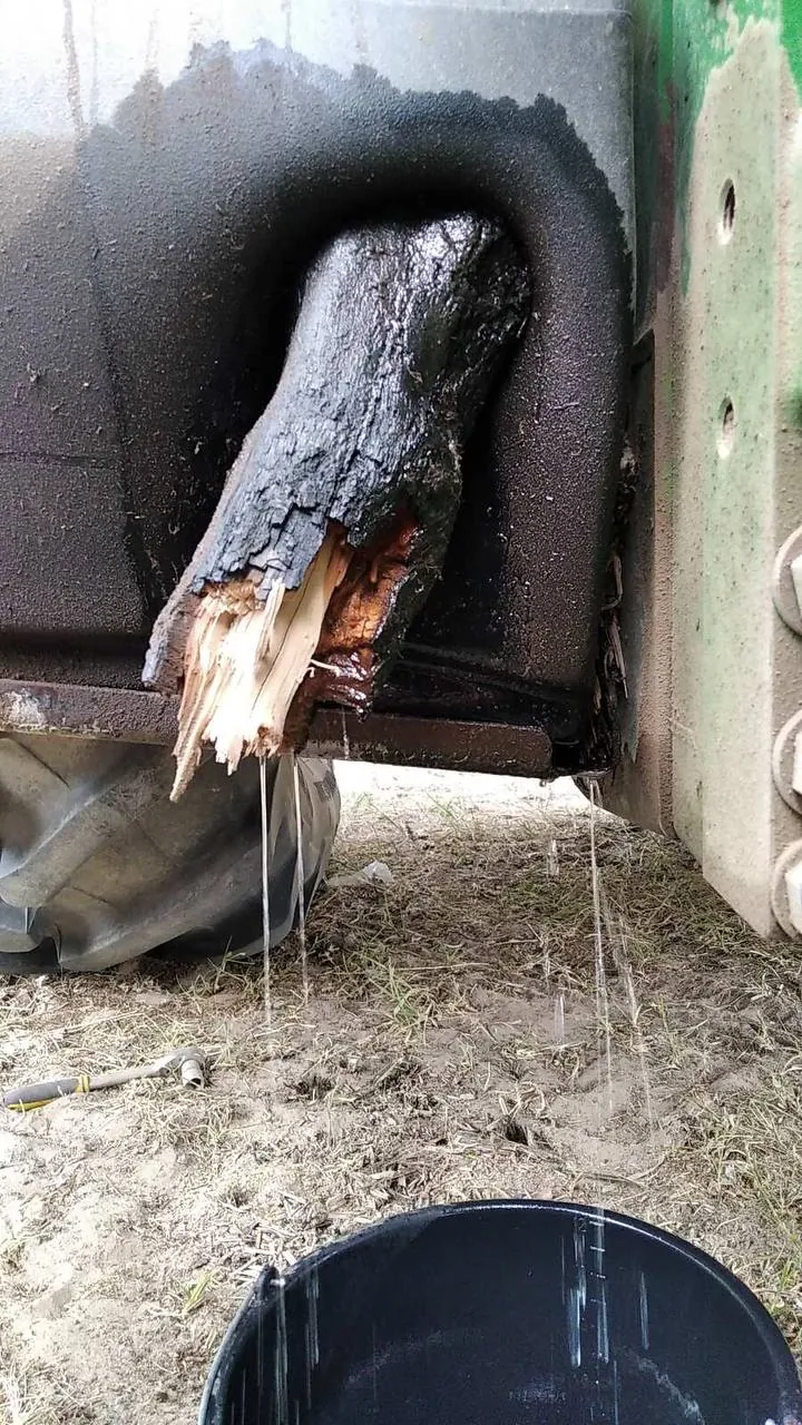 Zdjęcie 1 z naprawy — Naprawa zbiornika paliwa John Deere 8335