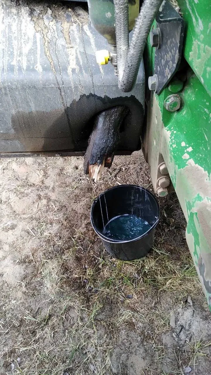 Zdjęcie 2 z naprawy — Naprawa zbiornika paliwa John Deere 8335