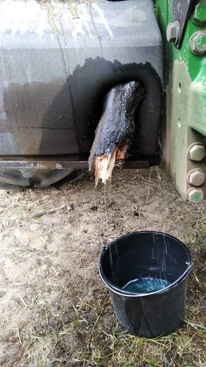 Zdjęcie 3 z naprawy — Naprawa zbiornika paliwa John Deere 8335