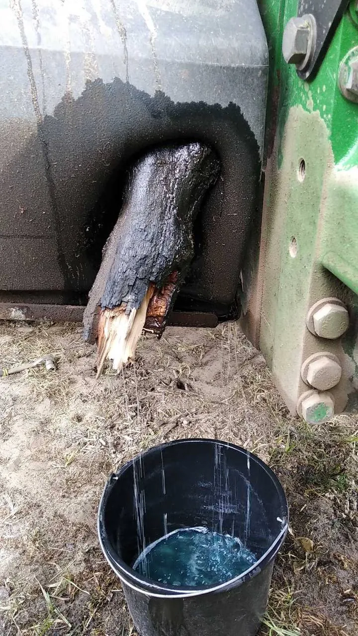 Zdjęcie 4 z naprawy — Naprawa zbiornika paliwa John Deere 8335