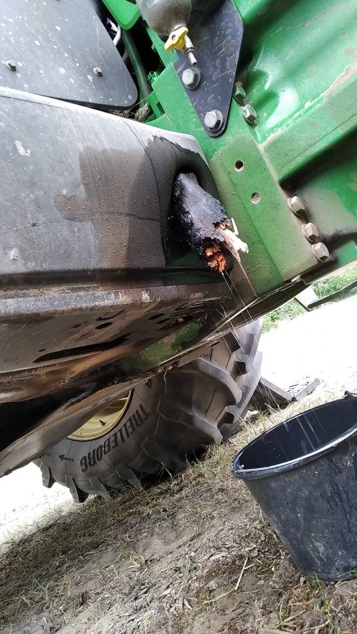 Zdjęcie 6 z naprawy — Naprawa zbiornika paliwa John Deere 8335