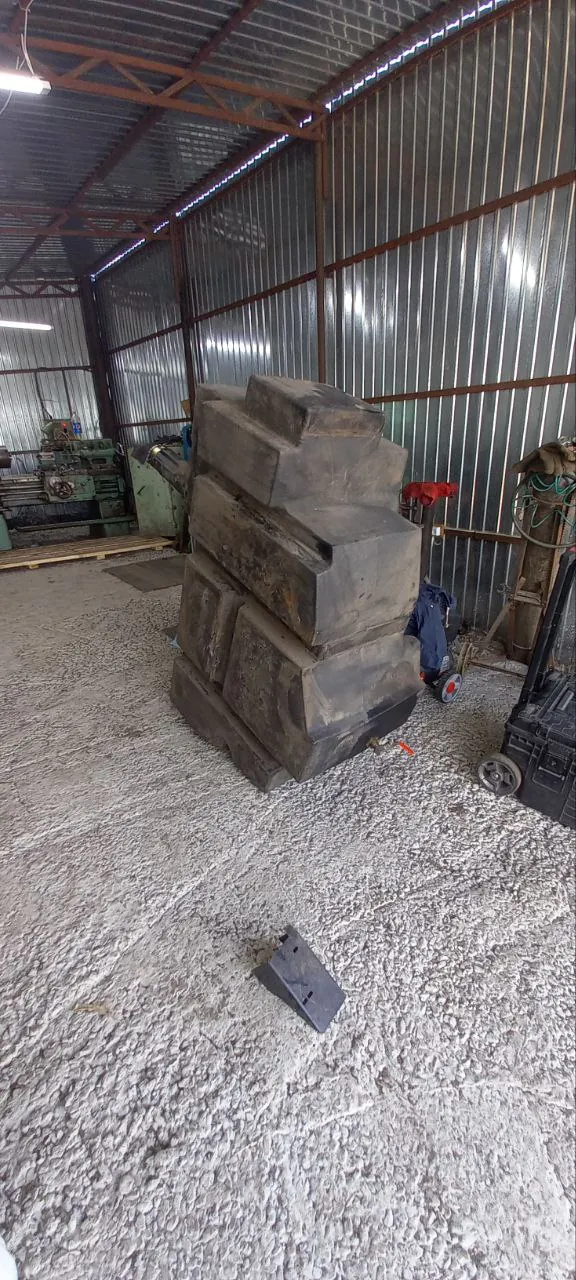 Zdjęcie 4 z naprawy — Naprawa zbiornika paliwa New Holland CX6090 — przetarcie w miejscu mocowania
