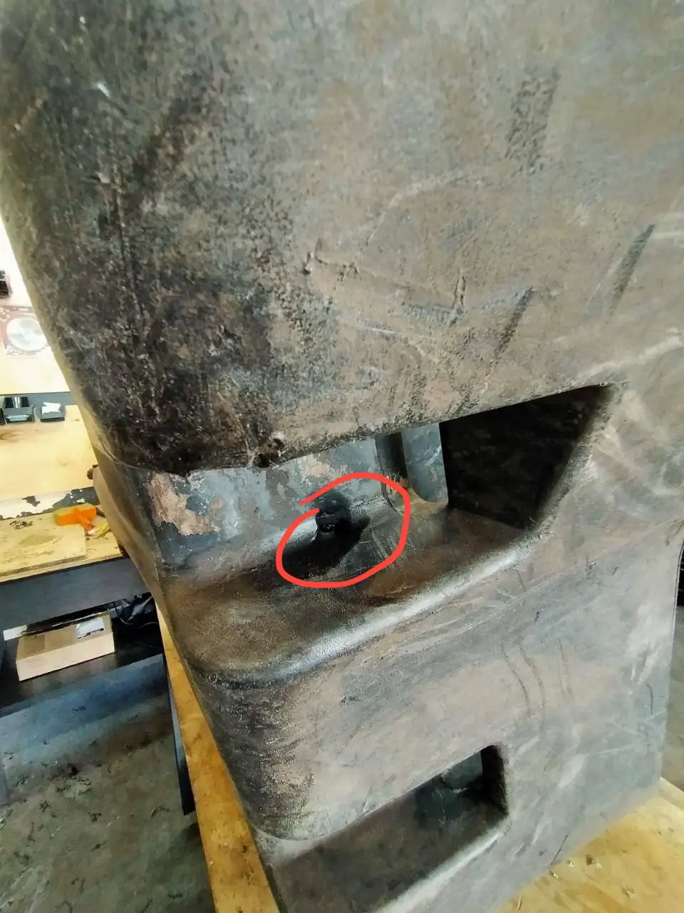 Zdjęcie 9 z naprawy — Naprawa zbiornika paliwa JCB — przebity