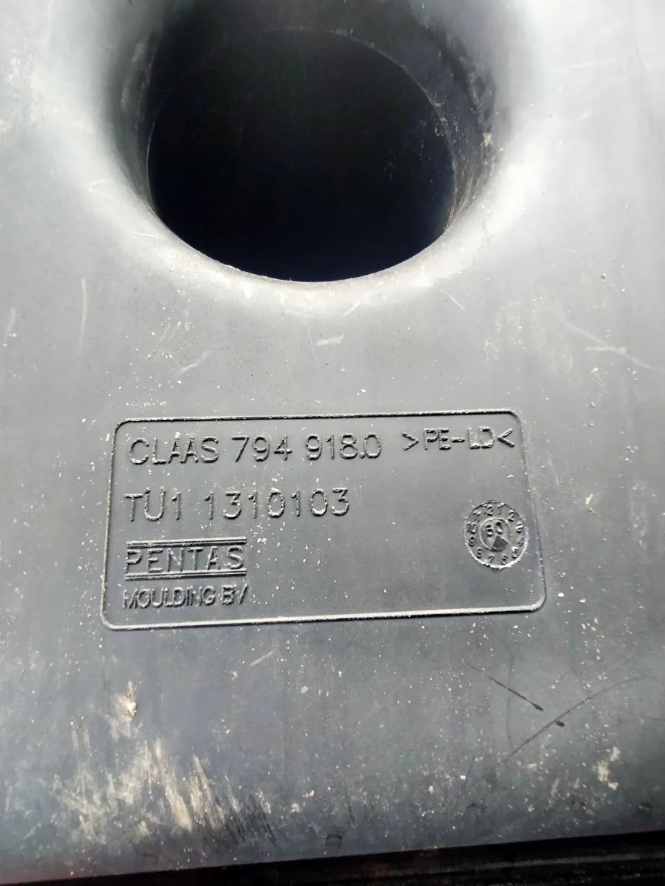 Zdjęcie 3 z naprawy — Naprawa zbiornika paliwa Claas Lexion 550 — pęknięcie w typowym miejscu
