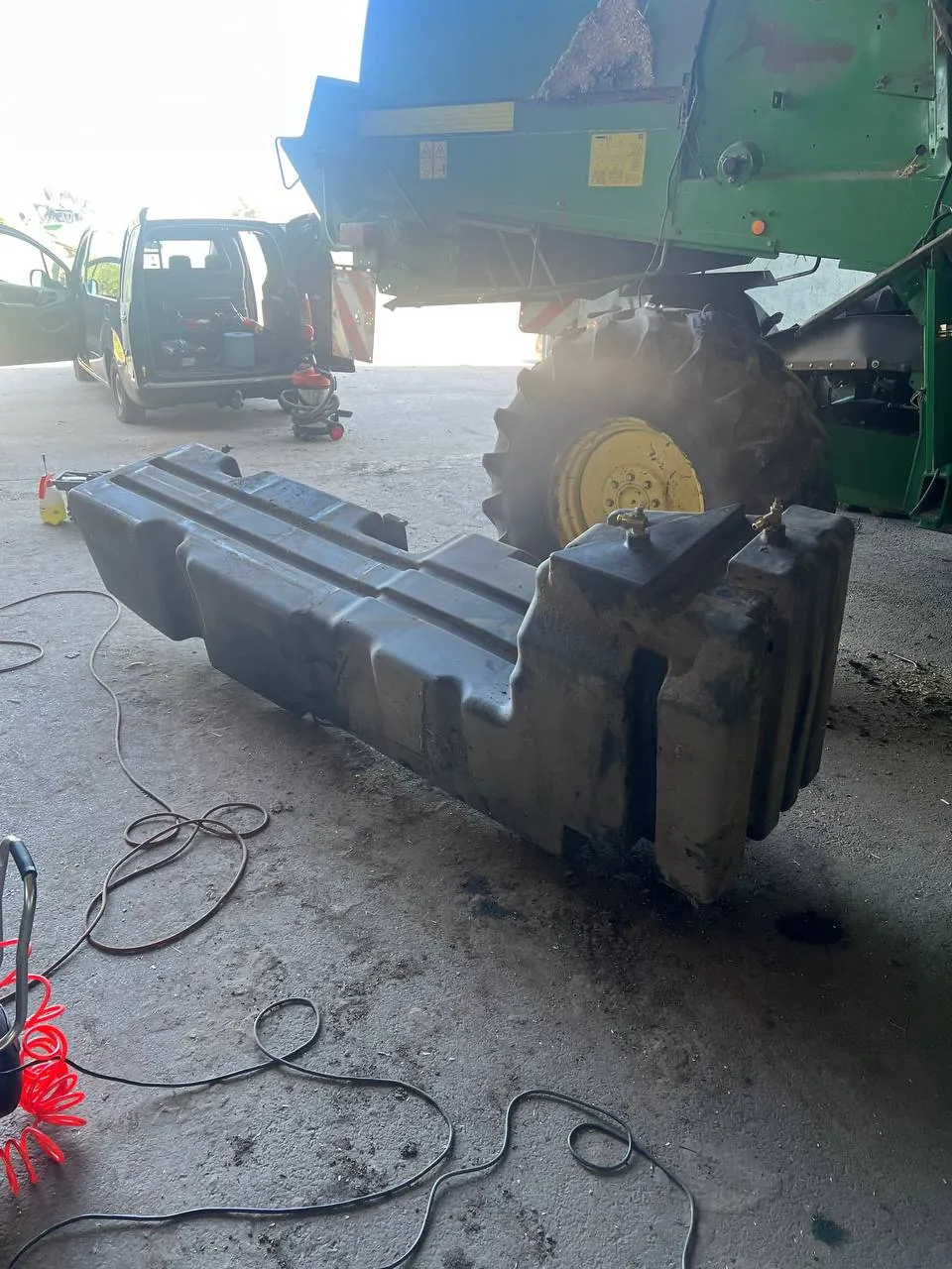 Zdjęcie 4 z naprawy — Naprawa zbiornika paliwa John Deere 9680