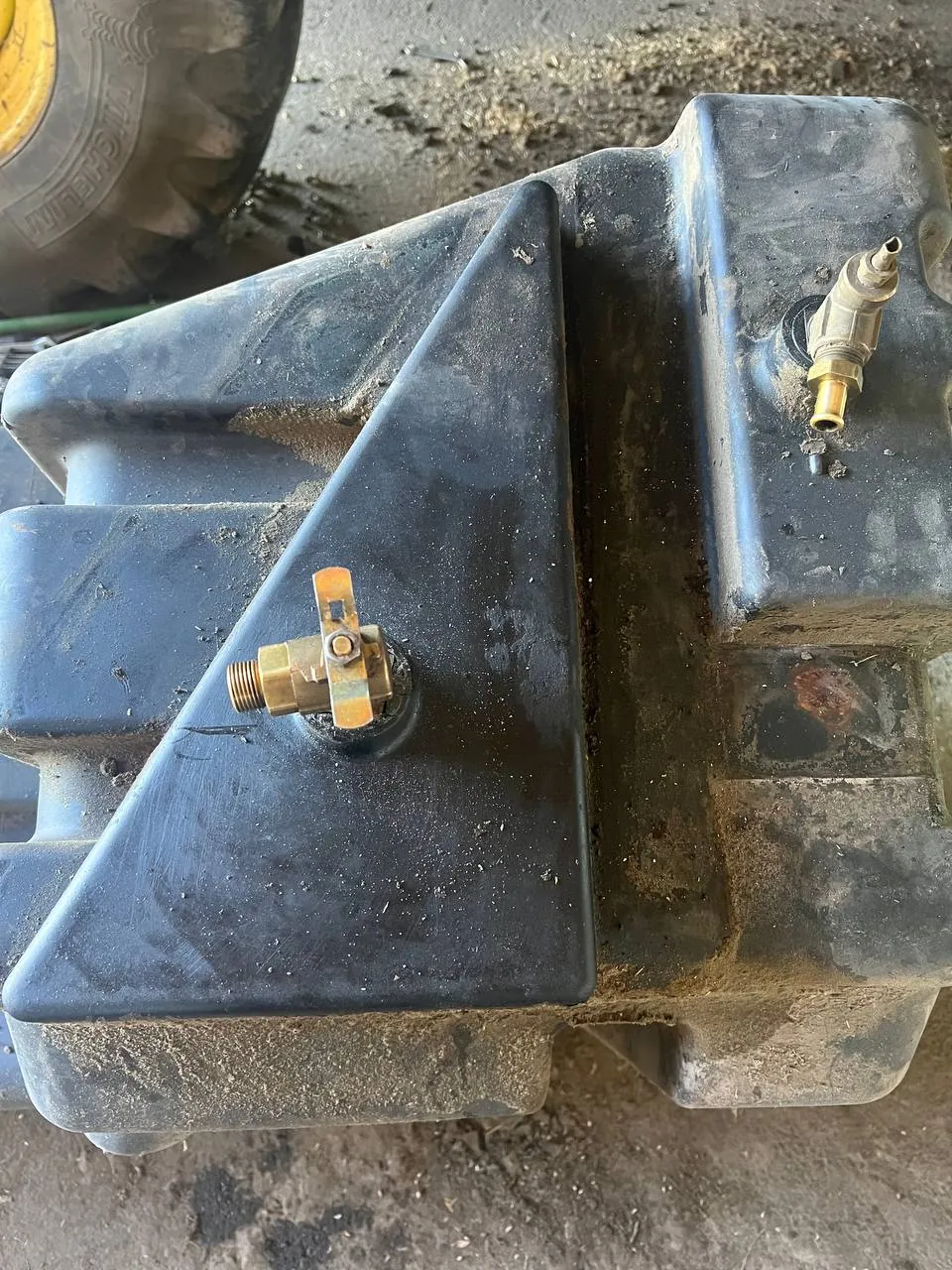 Zdjęcie 6 z naprawy — Naprawa zbiornika paliwa John Deere 9680