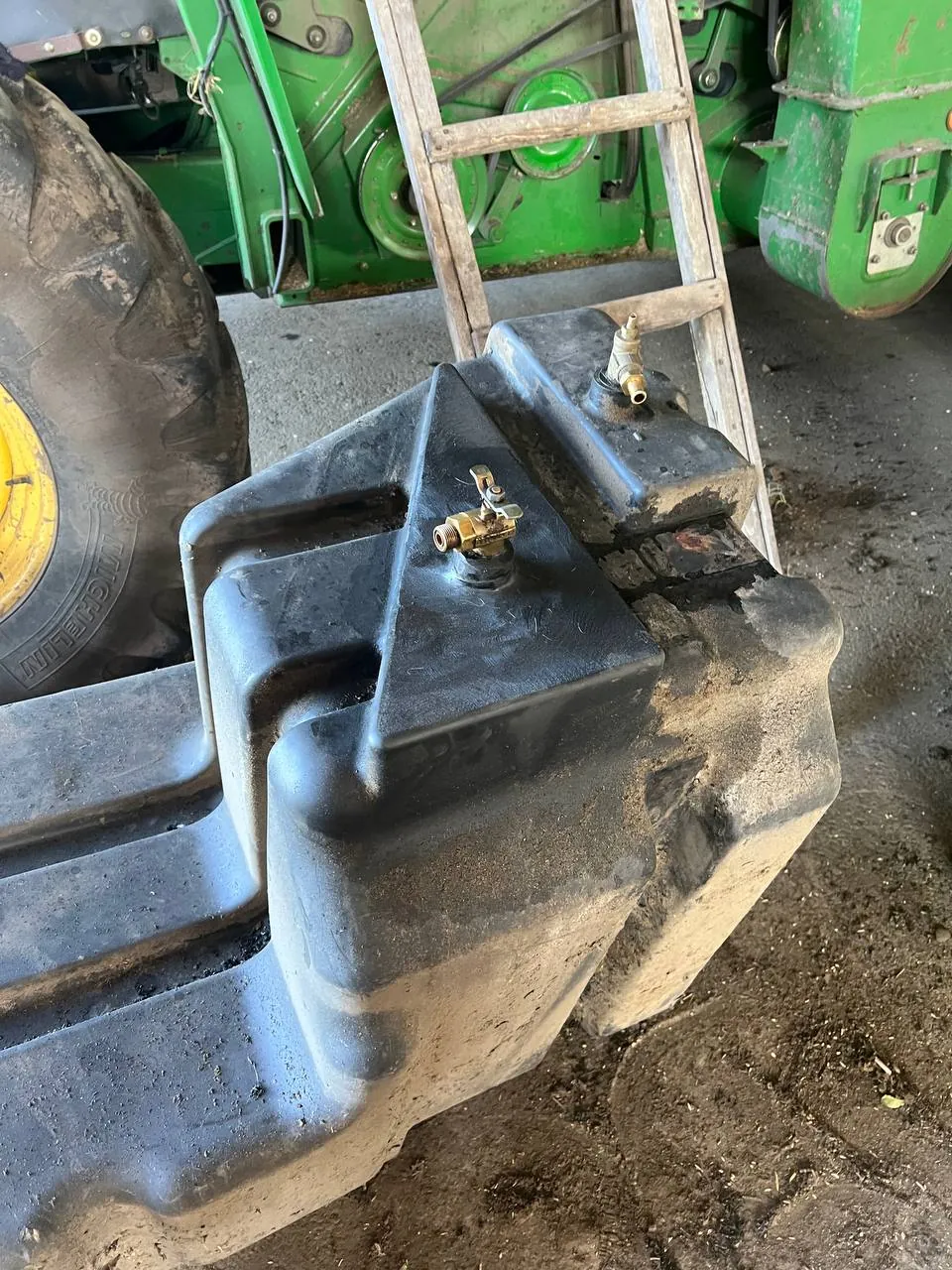 Zdjęcie 8 z naprawy — Naprawa zbiornika paliwa John Deere 9680